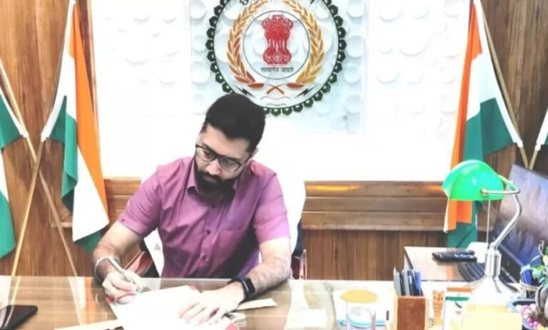 बागबाहरा में जमीन दलाल सक्रीय होकर तालााब को पाटने का काम कर रहे थे संचार क्रांति न्यूज के पहल से तथा कलेक्टर महोदय के निर्देशन में लगा (स्टेय) रोक