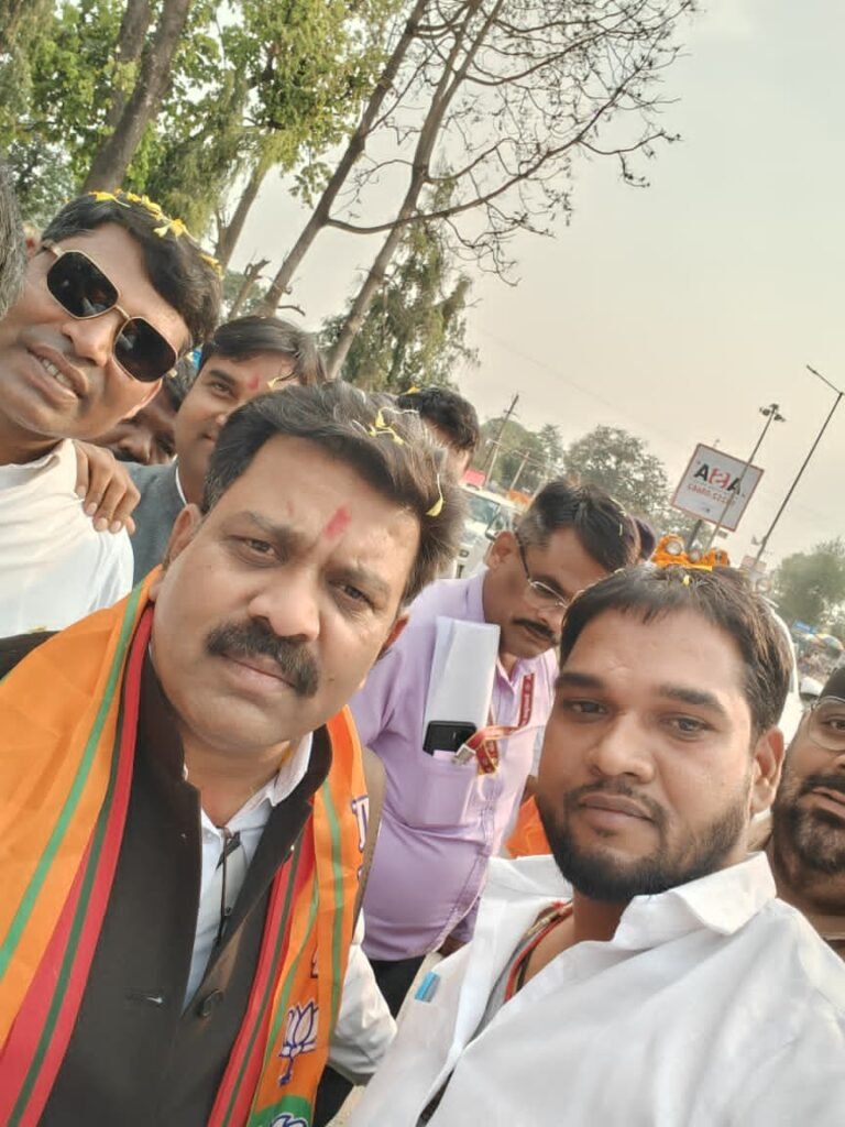 छत्तीसगढ़ के उप मुख्य मंत्री व गृह मंत्री विजय शर्मा का पिथौरा आगमन पर दुर्गेश सिन्हा प्रदेश कार्यसमिति सदस्य ने किया मुलाकात