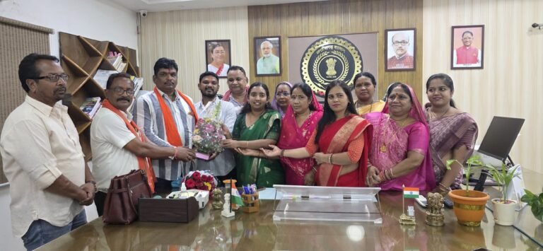जिला पंचायत महासमुंद के नवपदस्थ मुख्य कार्यपालन अधिकारी सुश्री अनुपमा आनंद का आत्मीय स्वागत एवं अभिनंदन